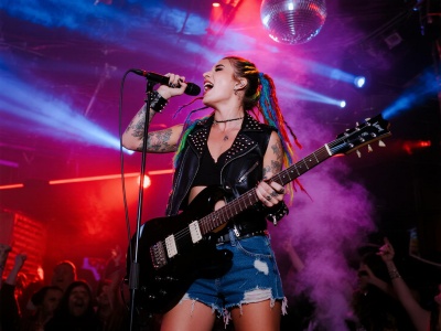 不会拍也能做MV！我用豆包+即梦+剪映，把一张图炸成抖音爆款